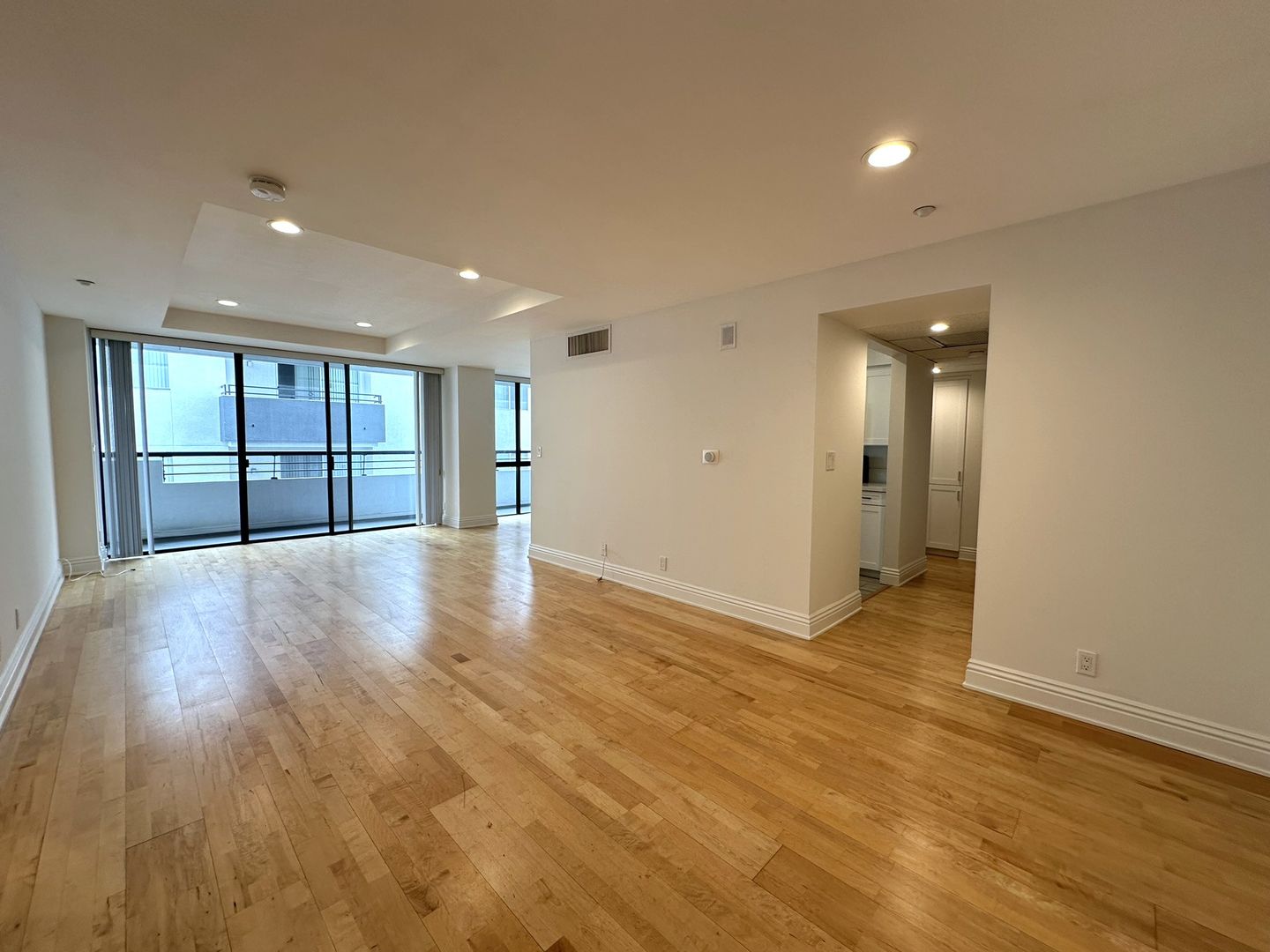 Los Angeles Apartment: 10636 Wilshire Blvd