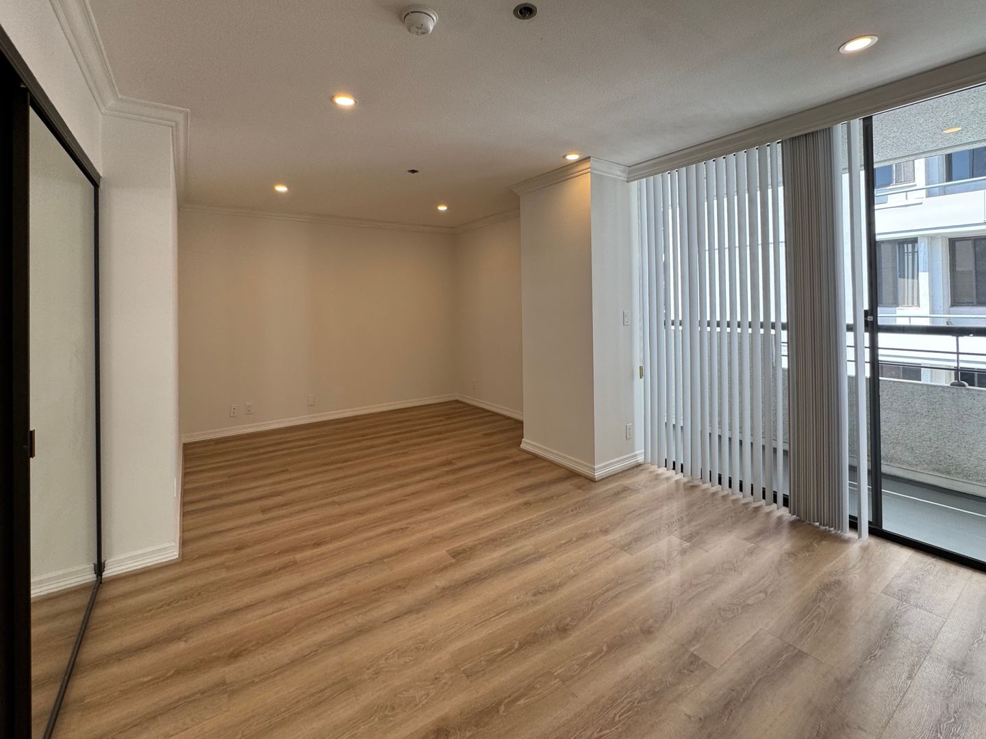 Los Angeles Apartment: 10636 Wilshire Blvd