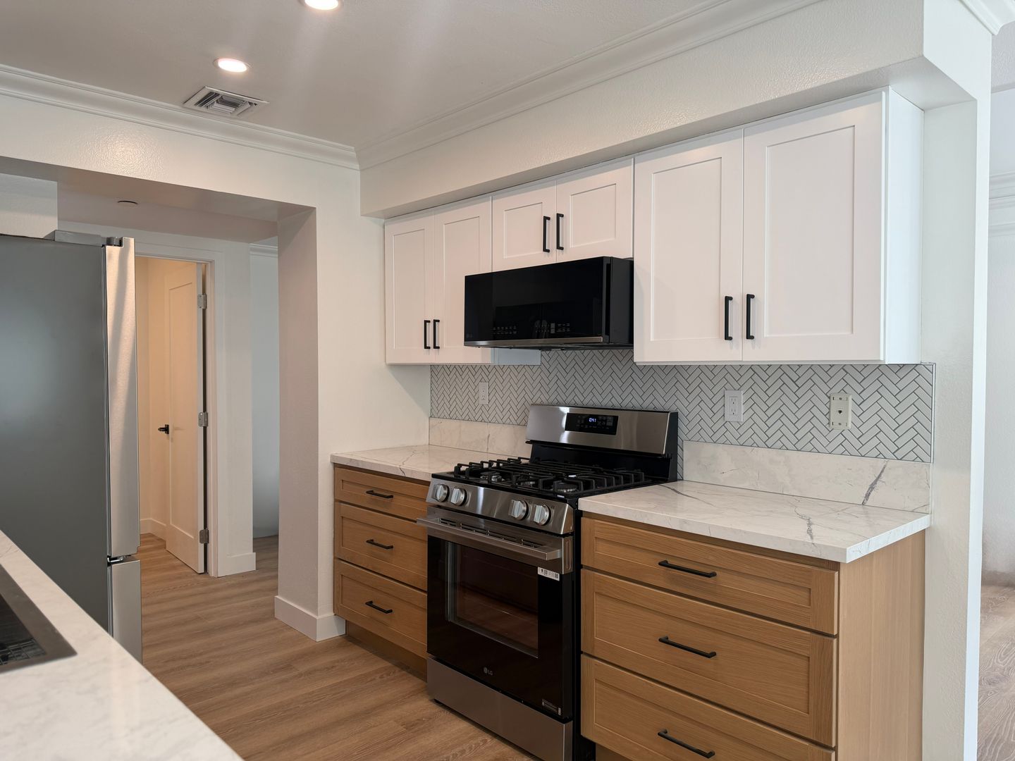 10636 Wilshire 9 of 12