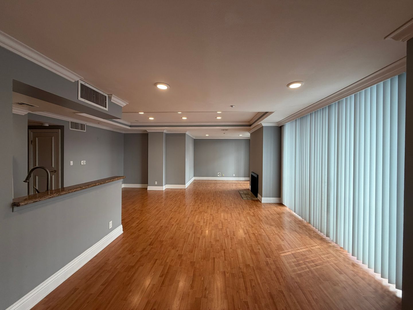 Los Angeles Apartment: 10636 Wilshire Blvd