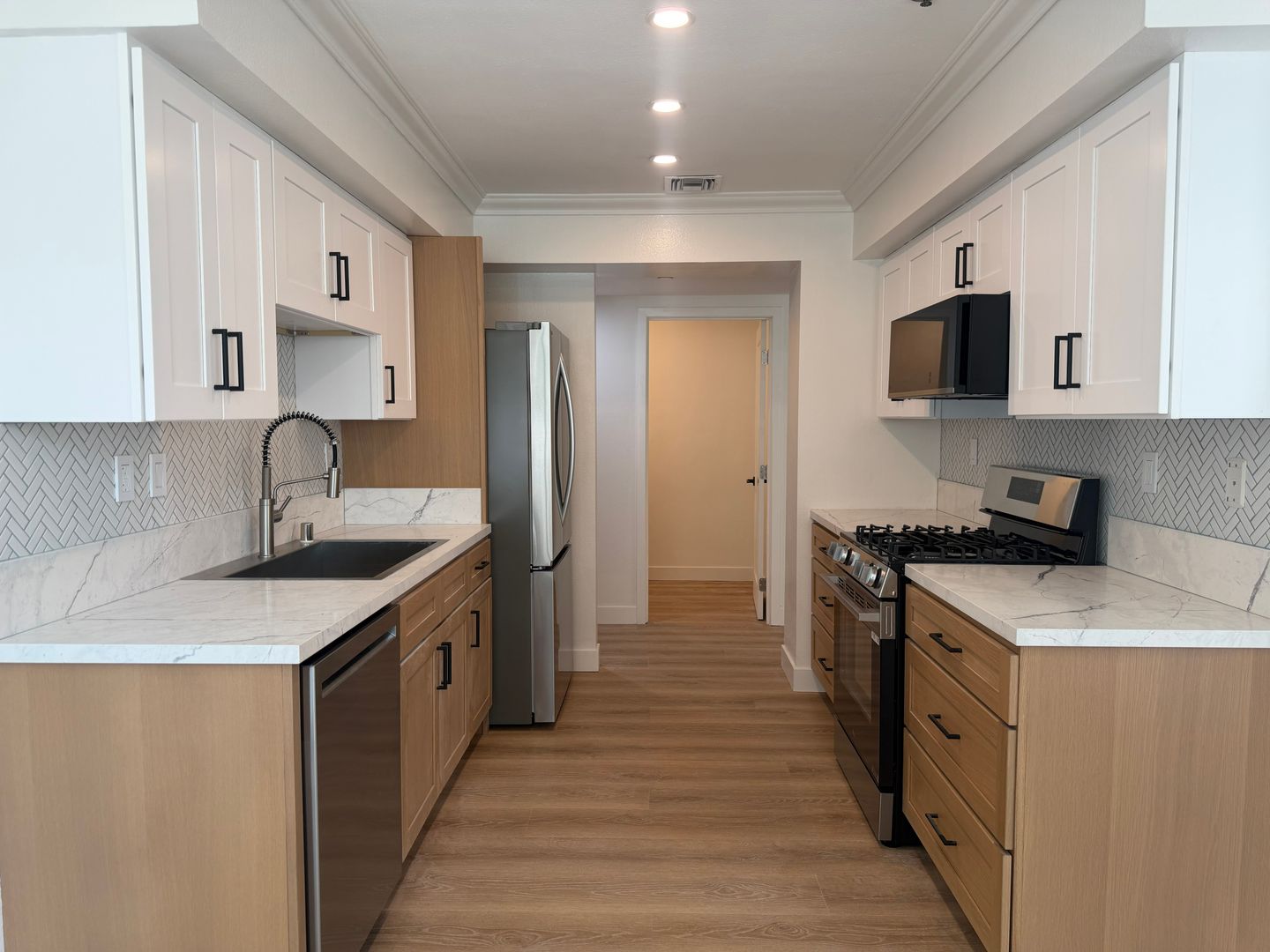 Los Angeles Apartment: 10636 Wilshire Blvd