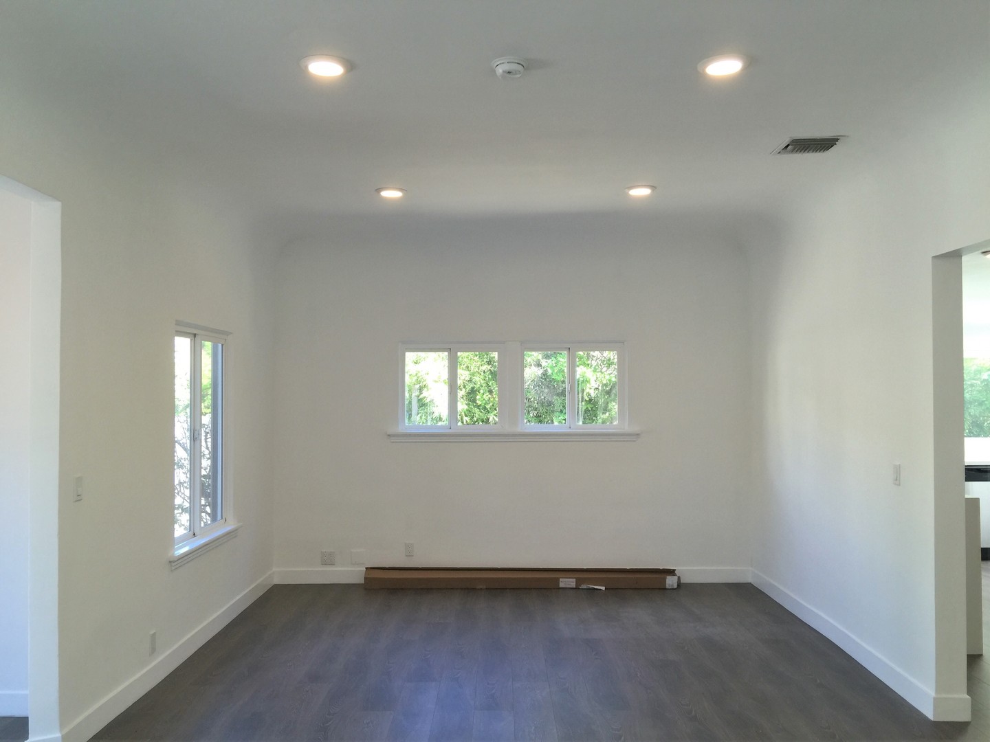 8538 West Knoll 6 of 12