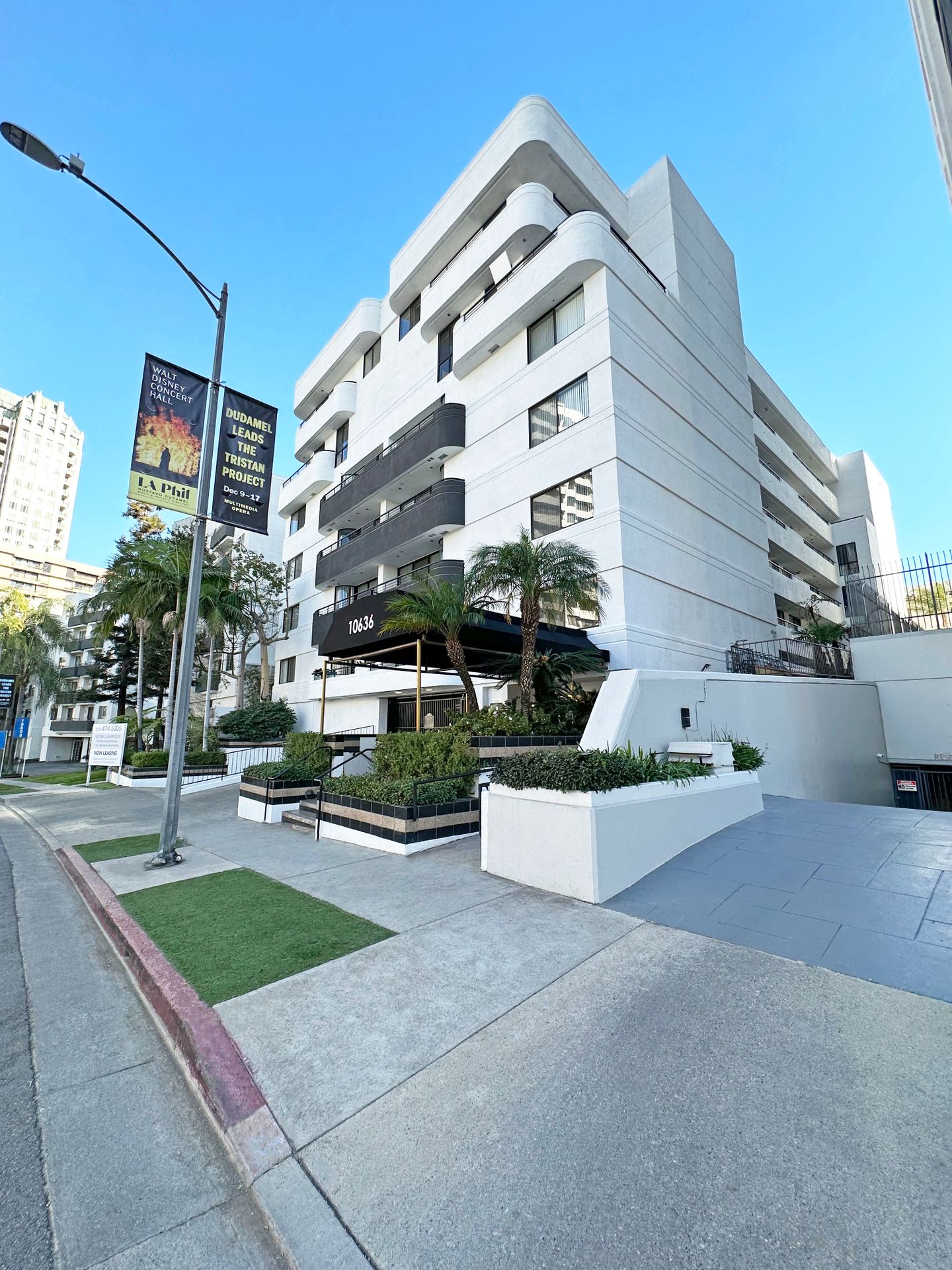 10636 Wilshire 4 of 12