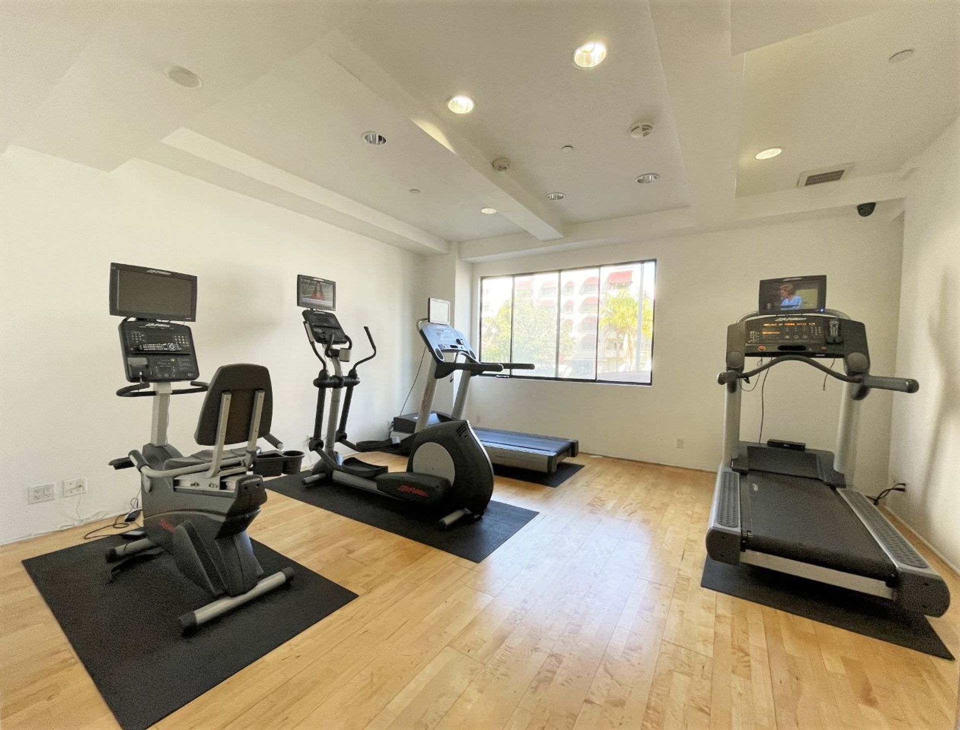 10636 Wilshire 7 of 12