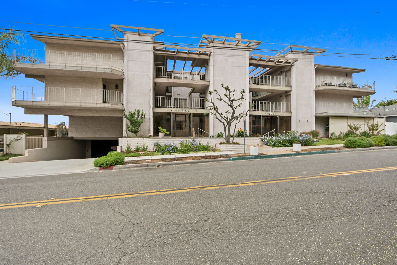 Signal Hill House: 1995 Molino Ave. Unit 102