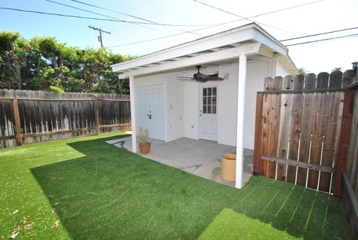 Bixby Knolls Studio Featuring Fenced Yard & Covered Patio – photo 1