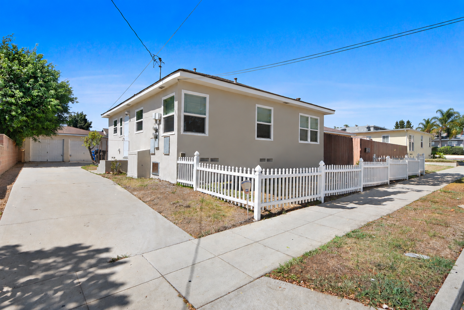 Long Beach Apartment: 1425 Termino Ave