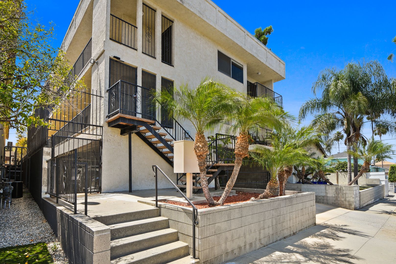 San Pedro Apartment: 129 N. Cabrillo Ave.