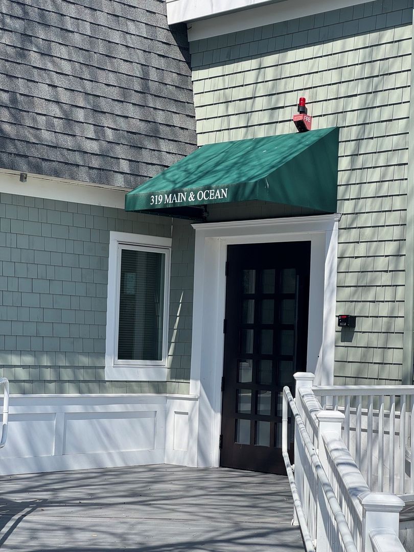Hyannis Apartment: 319 Main Street,