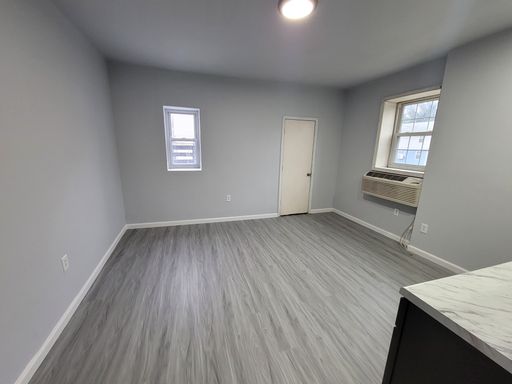 Studio Apartment Available for Rent Utilities Included – photo 1