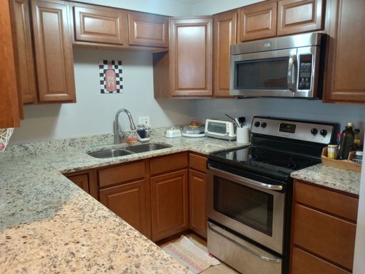 ✴️ Waitlist for Aug2027–Jul2028 Now Open! |1BR Condo Near UTK | Parking Included & On Site Laundry – photo 1