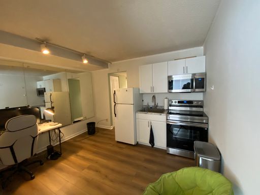✴️ Waitlist for Aug2027–Jul2028 Now Open! |Renovated Studio Condo Near UTK – Pool & Secure Entry – photo 1