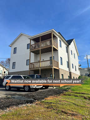 ✴️ Waitlist for Aug2027–Jul2028 Now Open! |4BR/4BA Unit #101 in 14 BR Triplex | UTK Off-Campus Housing in Fort Sanders – photo 1