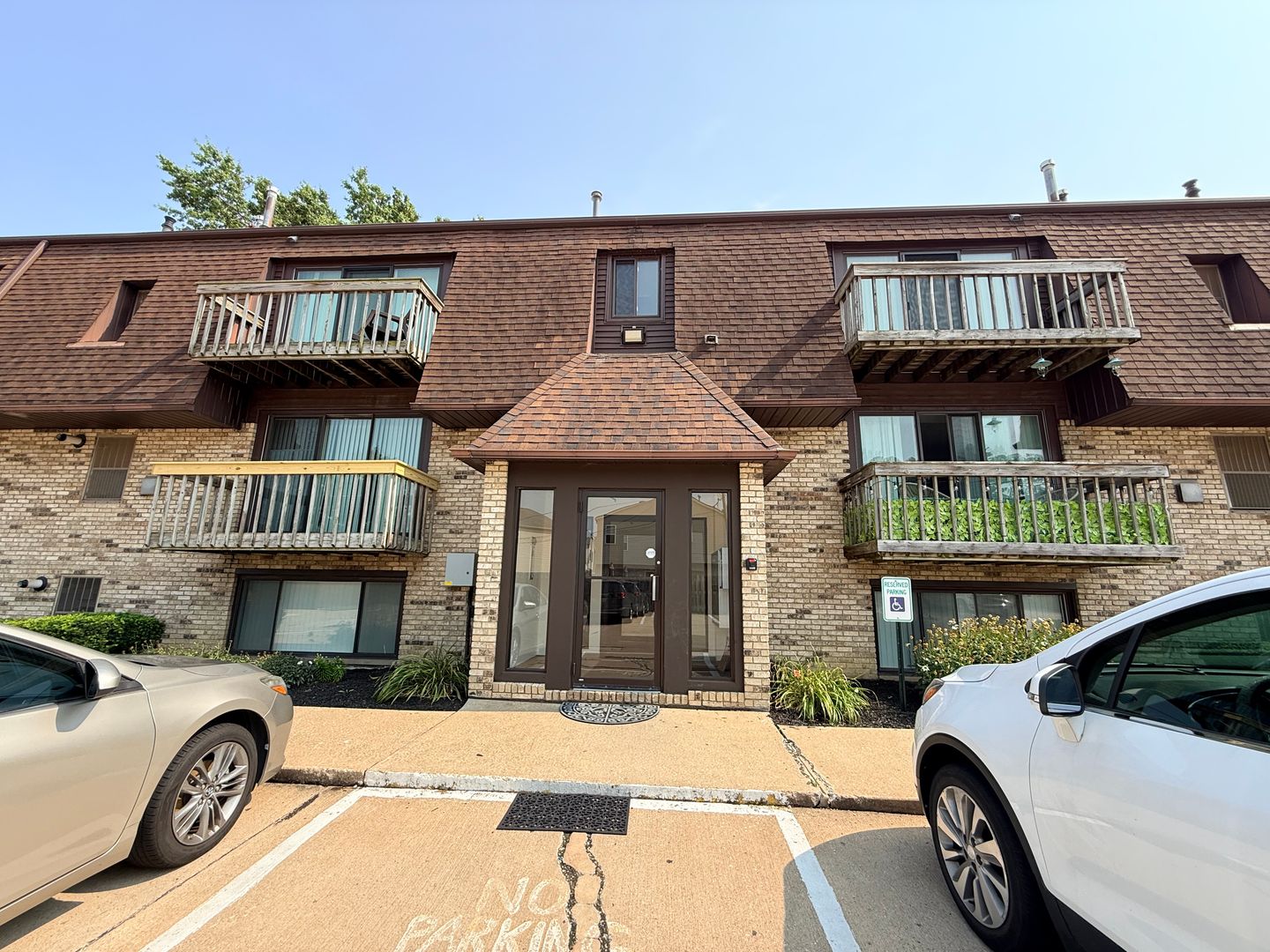 Willowick Apartment: 31400 N. Marginal Rd.