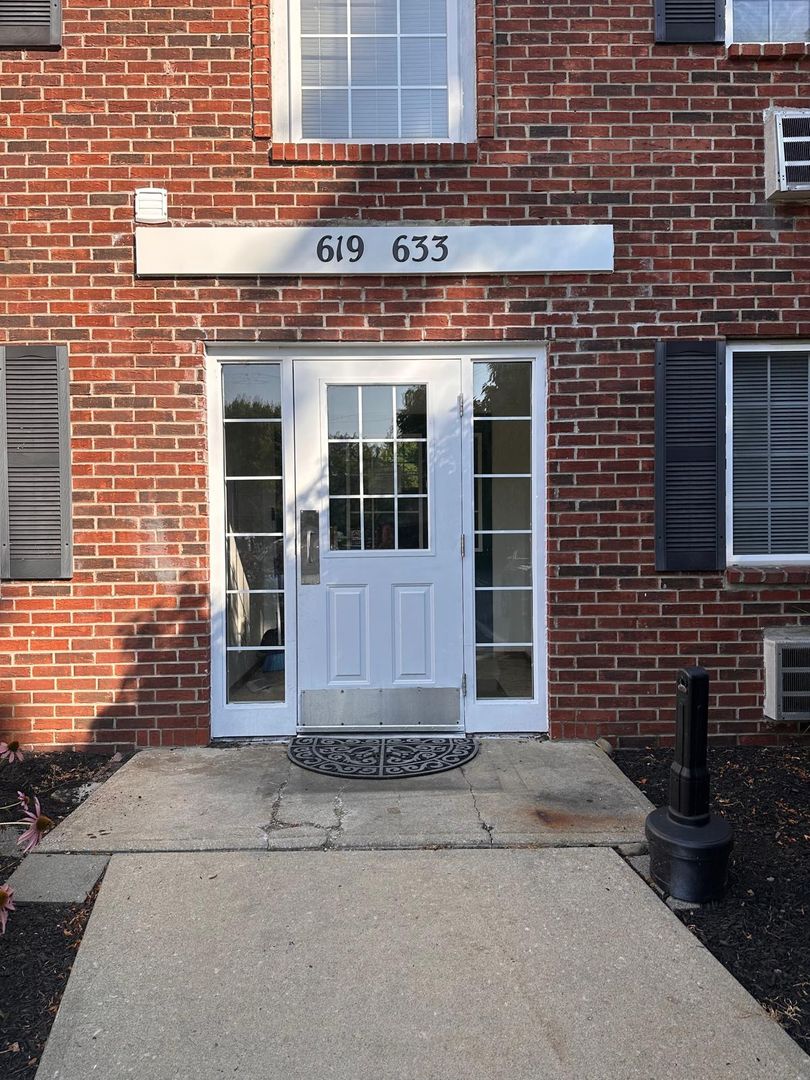 Painesville Apartment: 637 Mentor Avenue