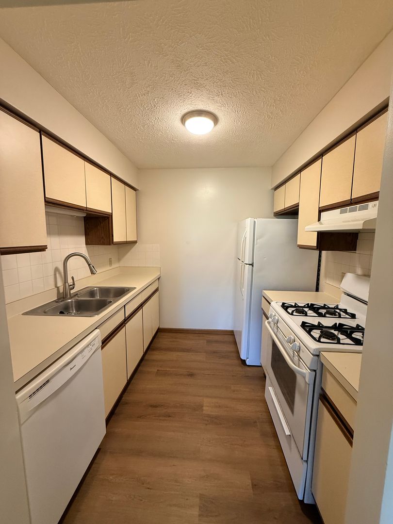 Willowick Apartment: 31400 N. Marginal Rd.