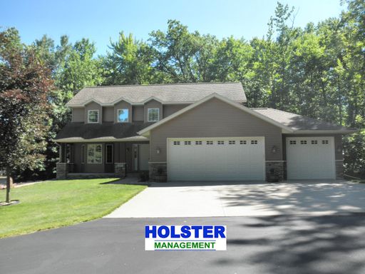 Executive 3-Bedroom (plus bonus room) 3 1/2 Bath Home Near Aspirus Wausau Hospital – photo 1