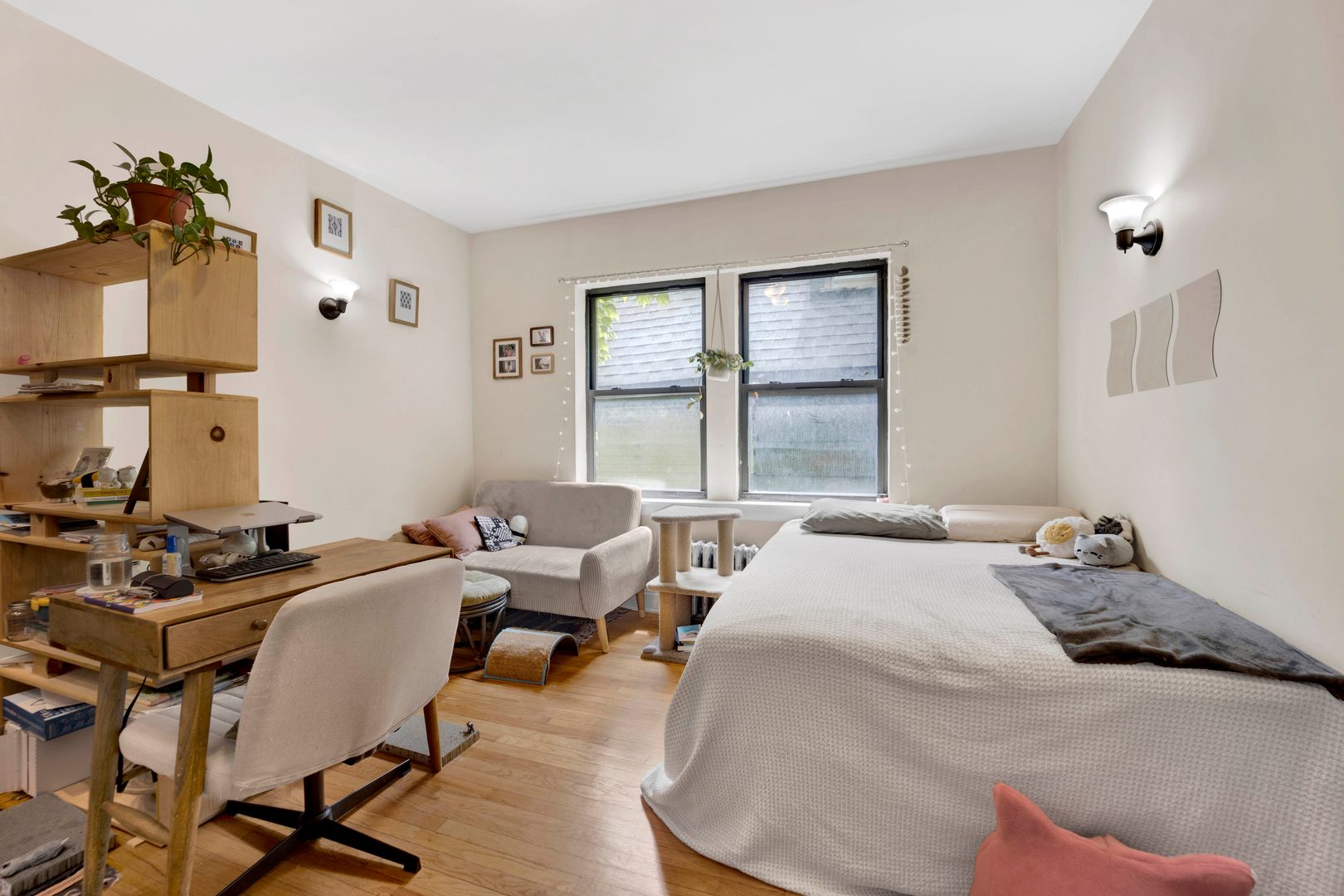 Chicago Apartment: 2959 N Damen Ave