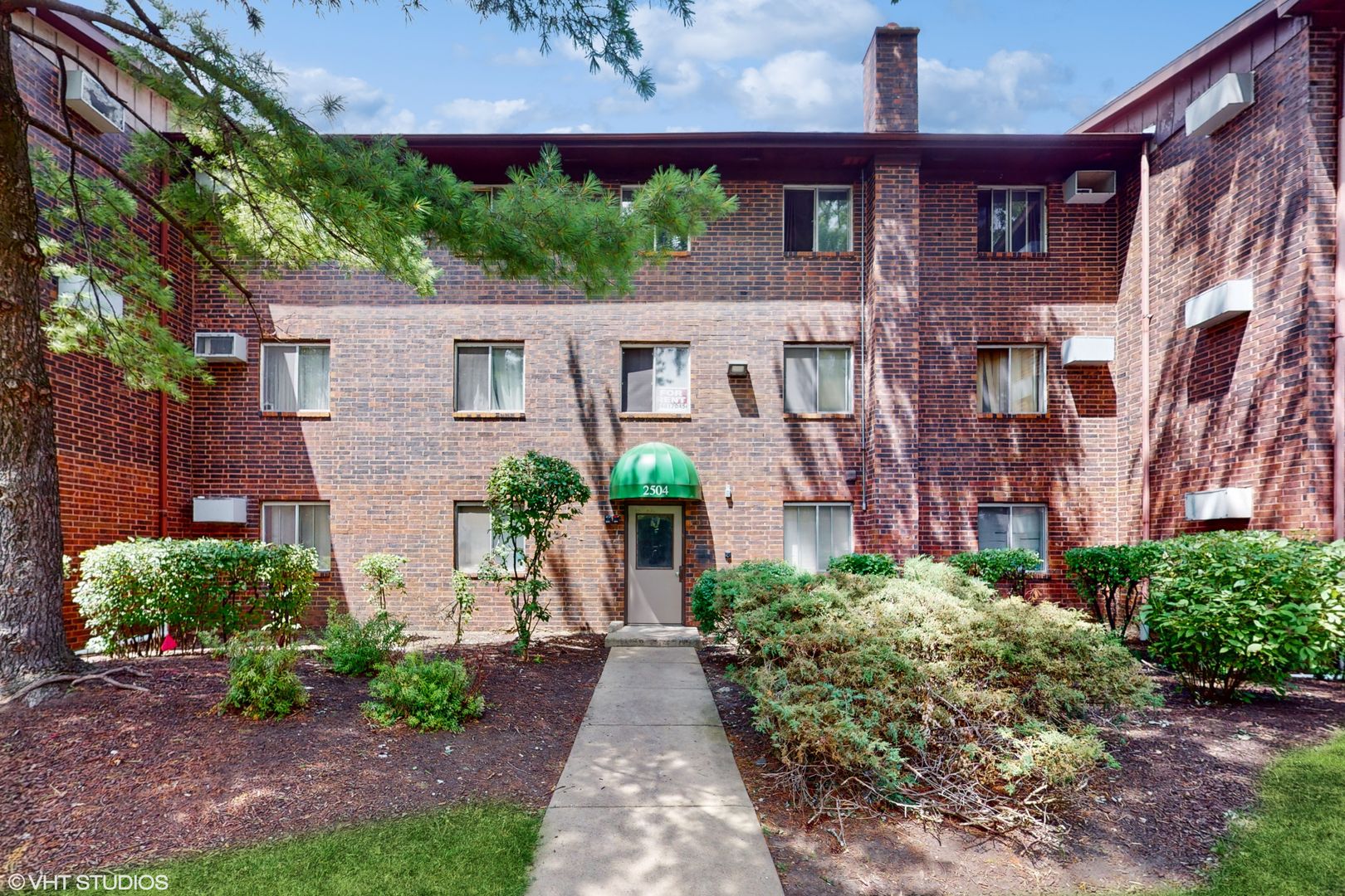 Woodridge Apartment: 2432 Waterbury Dr