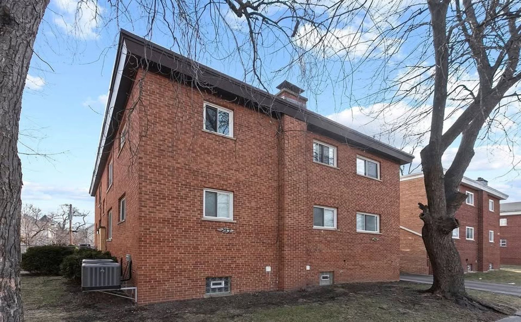 Waukegan Apartment: 722 - 731 Linden & Walnut