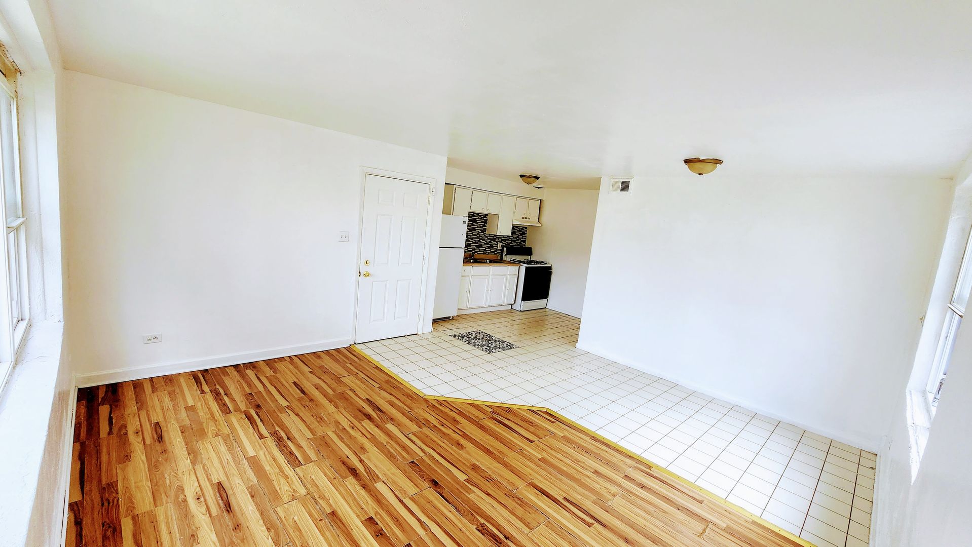 Waukegan Apartment: 2100 Williamsburg Dr