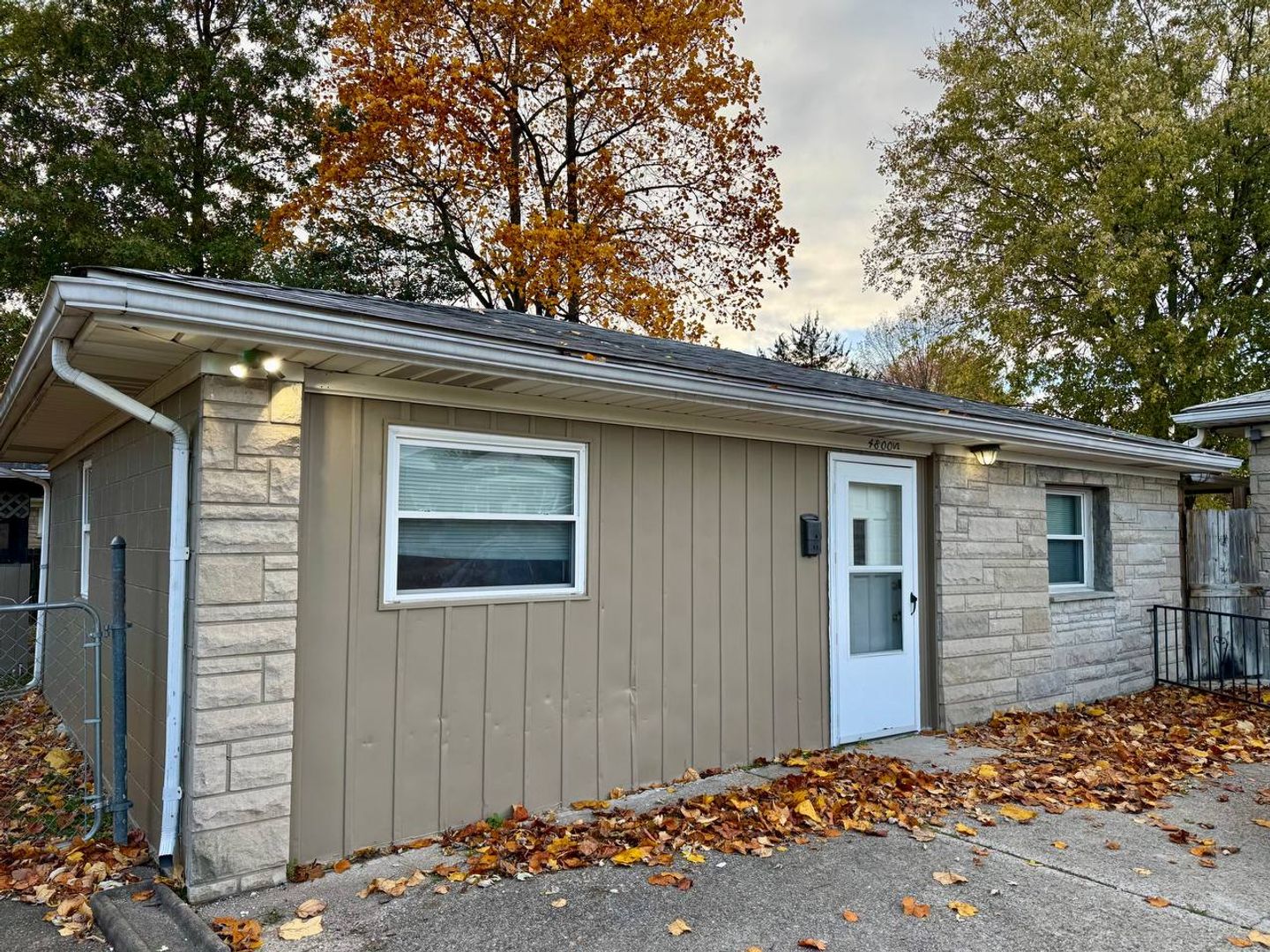 Louisville House: 4800 1/2 Fury Way