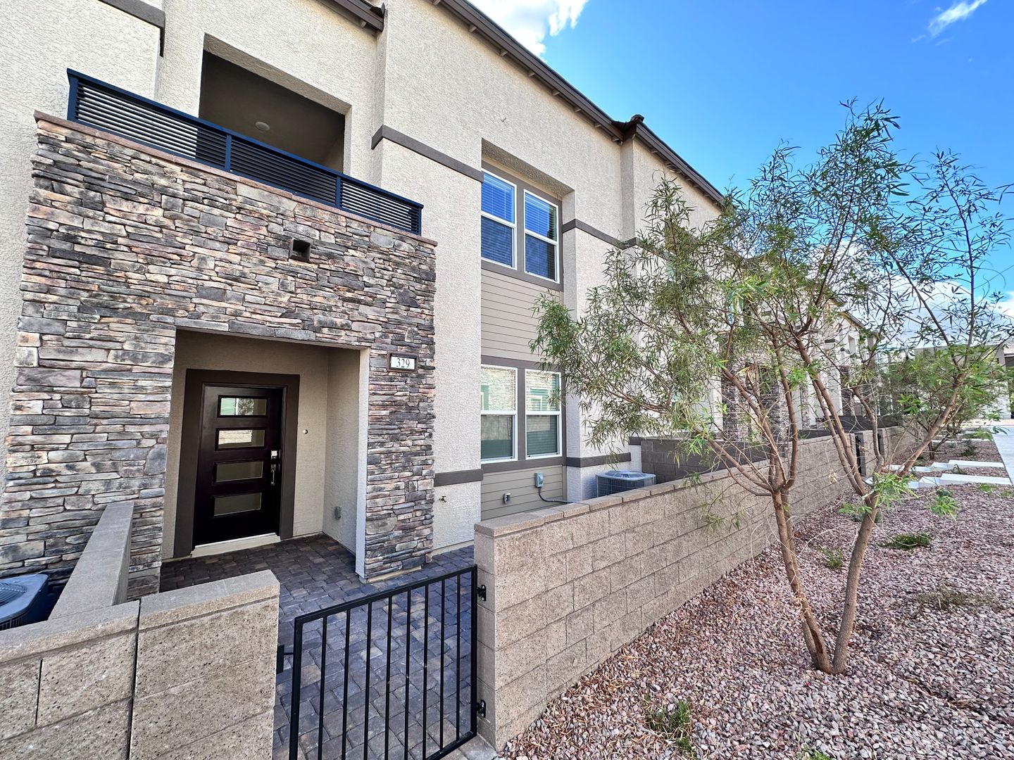 Henderson House: 329 Laurel Peak