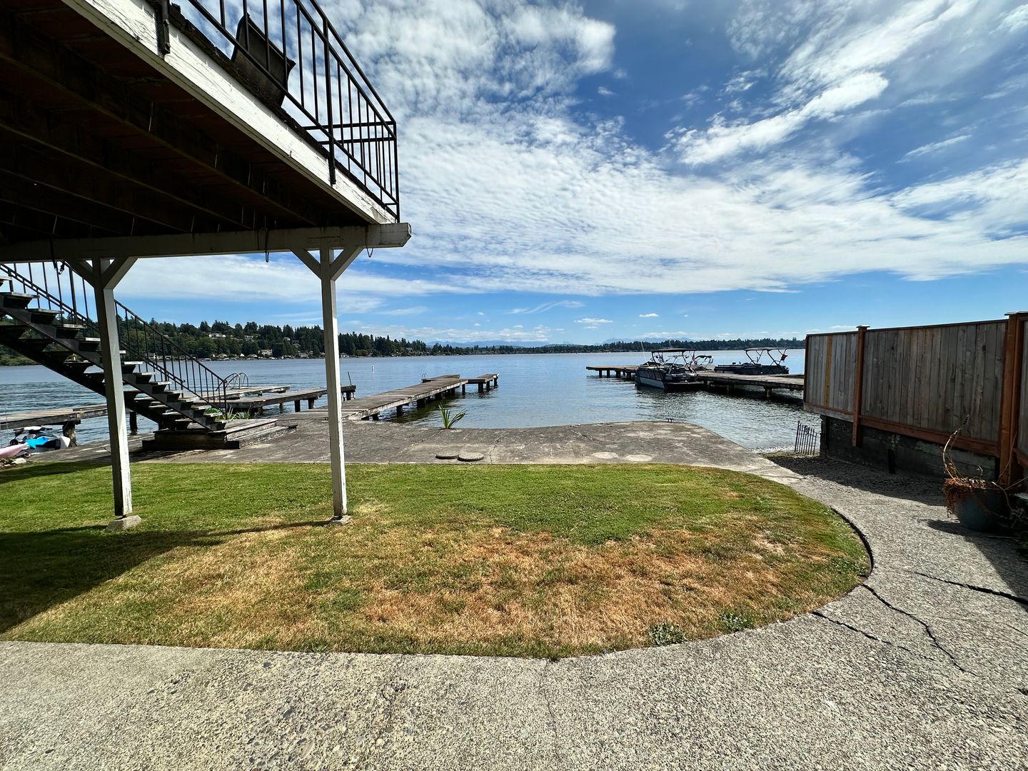 Lake Stevens Apartment: 1911 Vernon Road