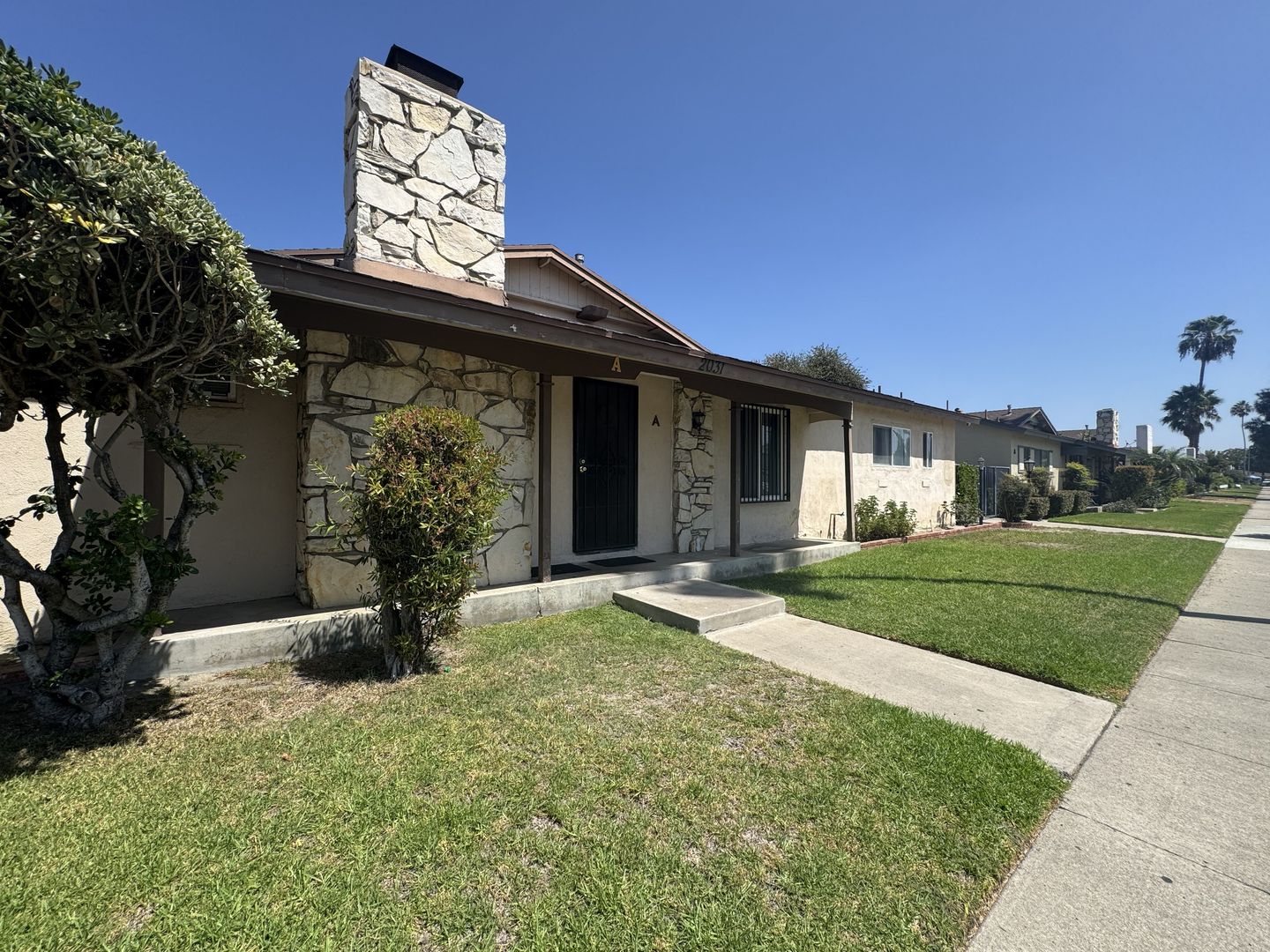 Anaheim Apartment: 2031 E. Almont Ave.