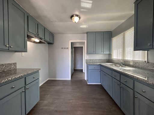 Spacious 3-bedroom, 2-bath • Washer/Dryer Hookups & Garage – photo 1