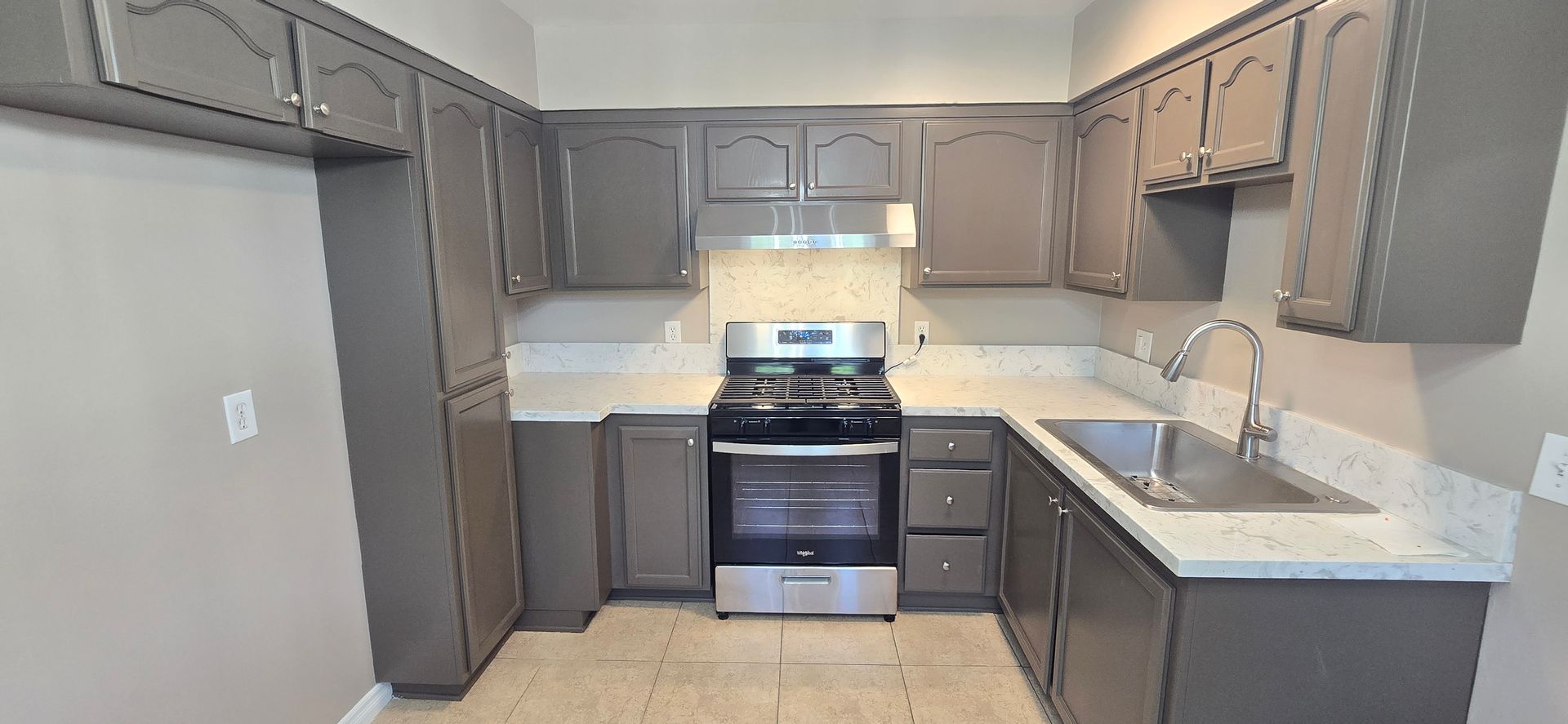 Anaheim Apartment: 405 S Kroeger St