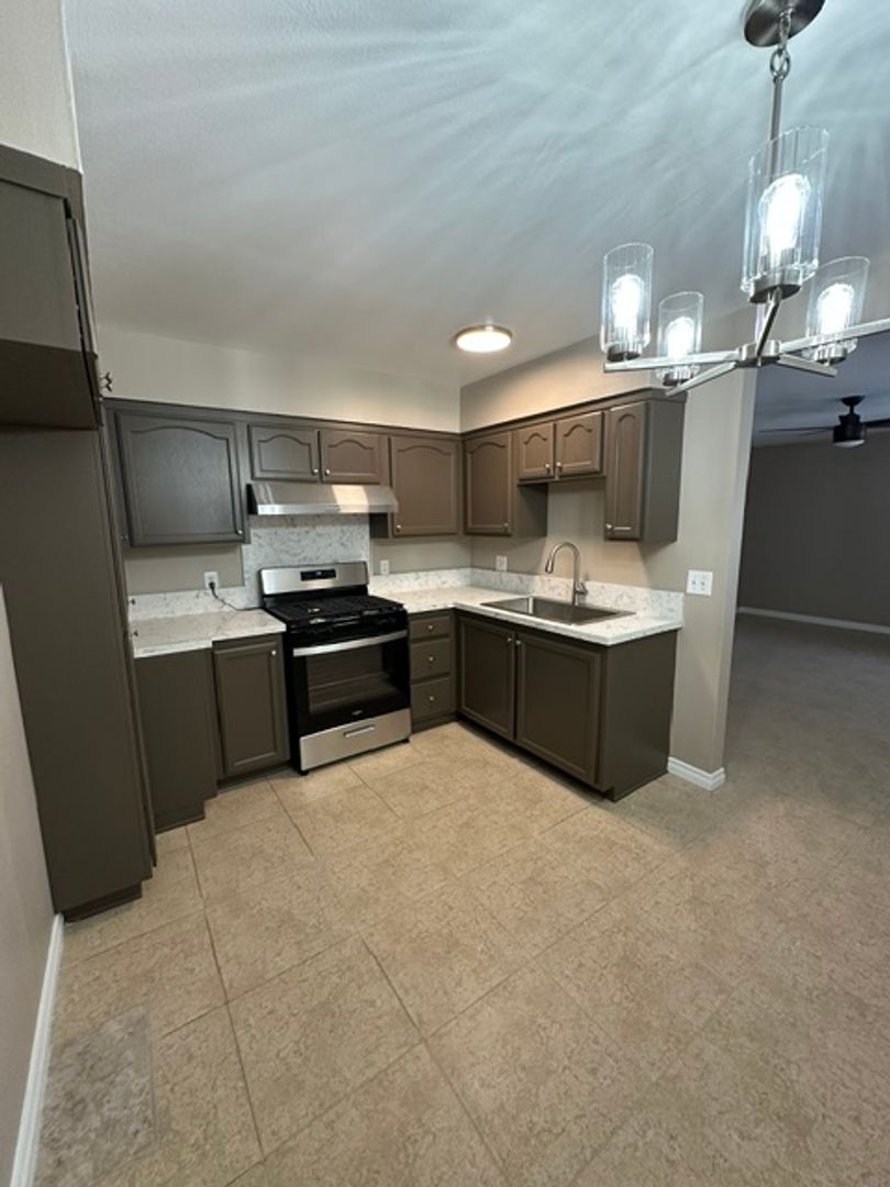 Anaheim Apartment: Unit D