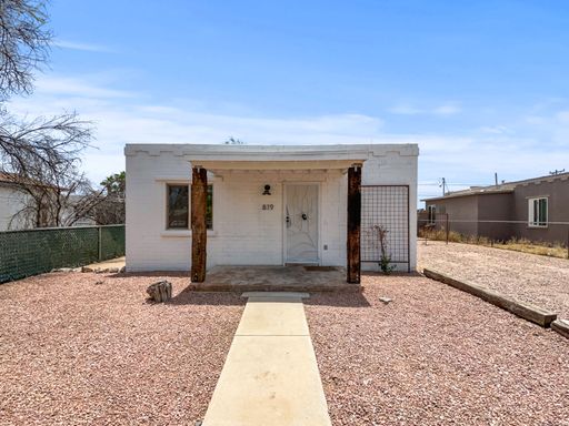 Charming 1950's Bungalow at 819 W Paris Promenade – photo 1