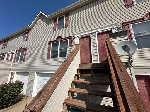 2 bedroom townhome with garage- Park Hill Schools! – photo 1