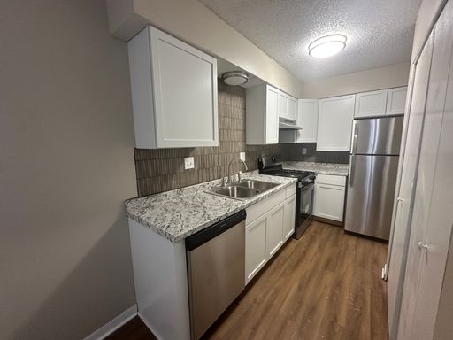 Newly renovated! Townhouse in Prime Parkville Location!