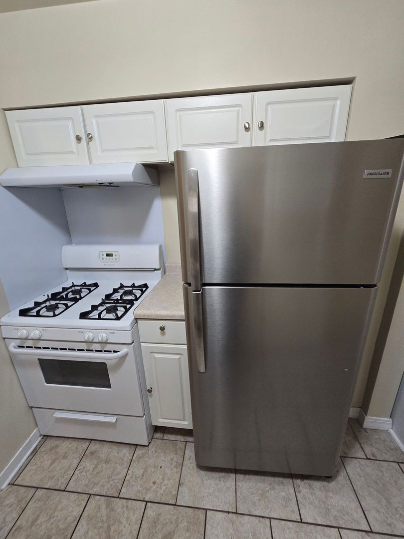Hobart Apartment: 3334 Michigan Street