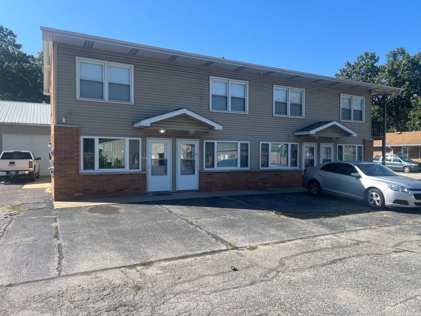 Hobart Apartment: 3334 Michigan Street