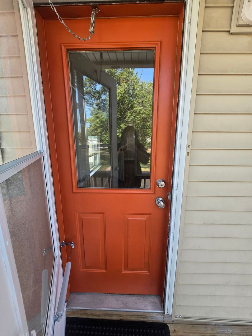 Hobart Apartment: 3334 Michigan Street