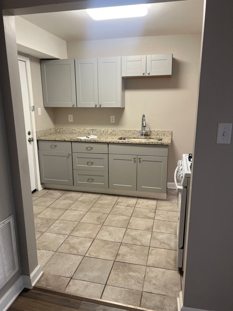 Hobart Apartment: 225 Center Street