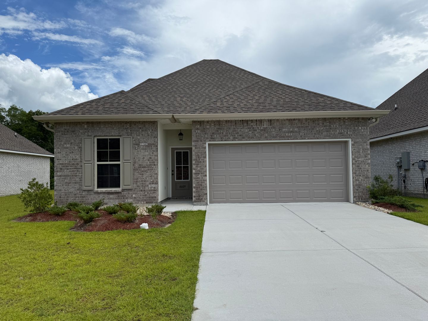 Move in Ready! Beautiful 3 Bedroom and 3 Baths New Construction Home