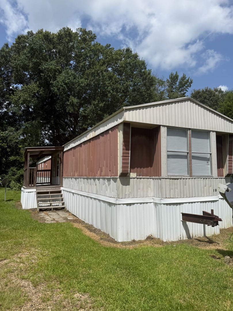 Denham Springs Apartment: 24477 Walker So. Rd.