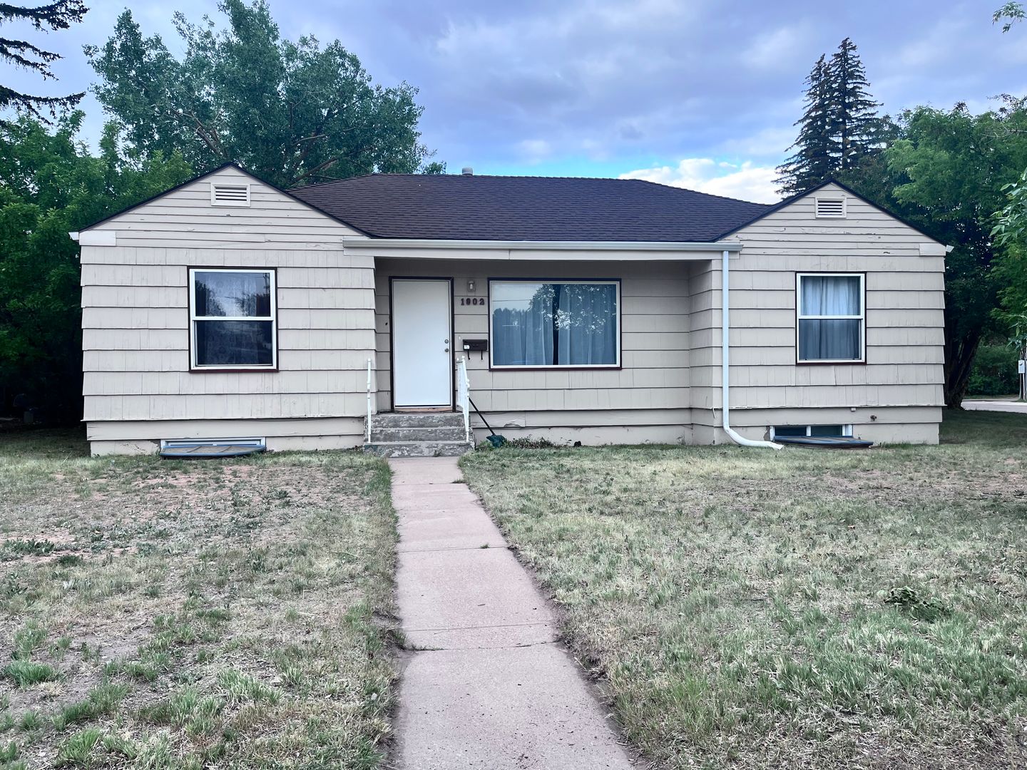 Laramie House: 1902 E Garfield