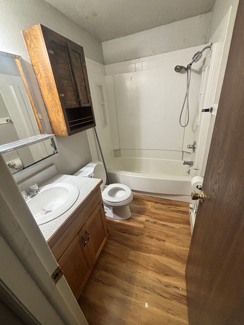 Laramie Apartment: 1560 Van Buren Street