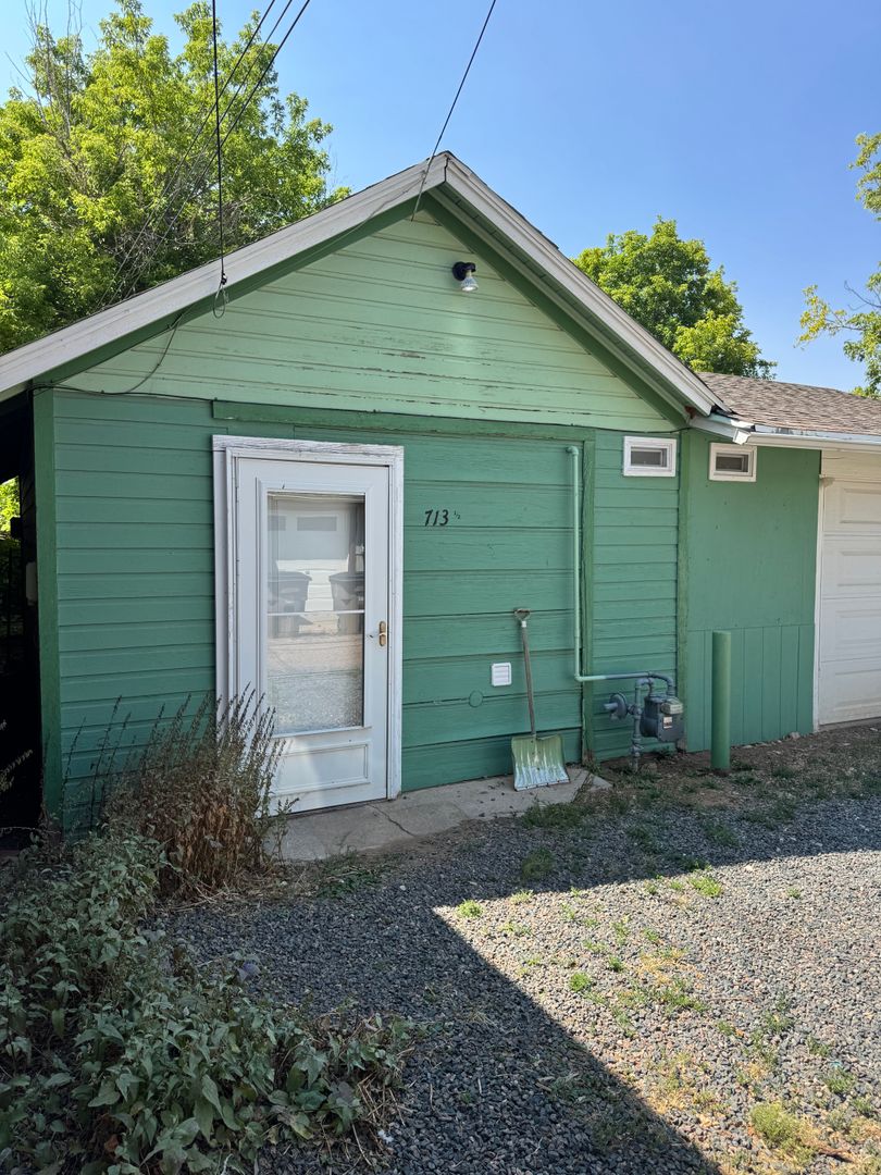 Laramie House: 713 1/2 S 6th Street