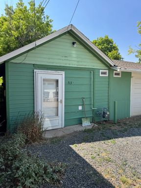 713 1/2 S 6th Street – photo 1