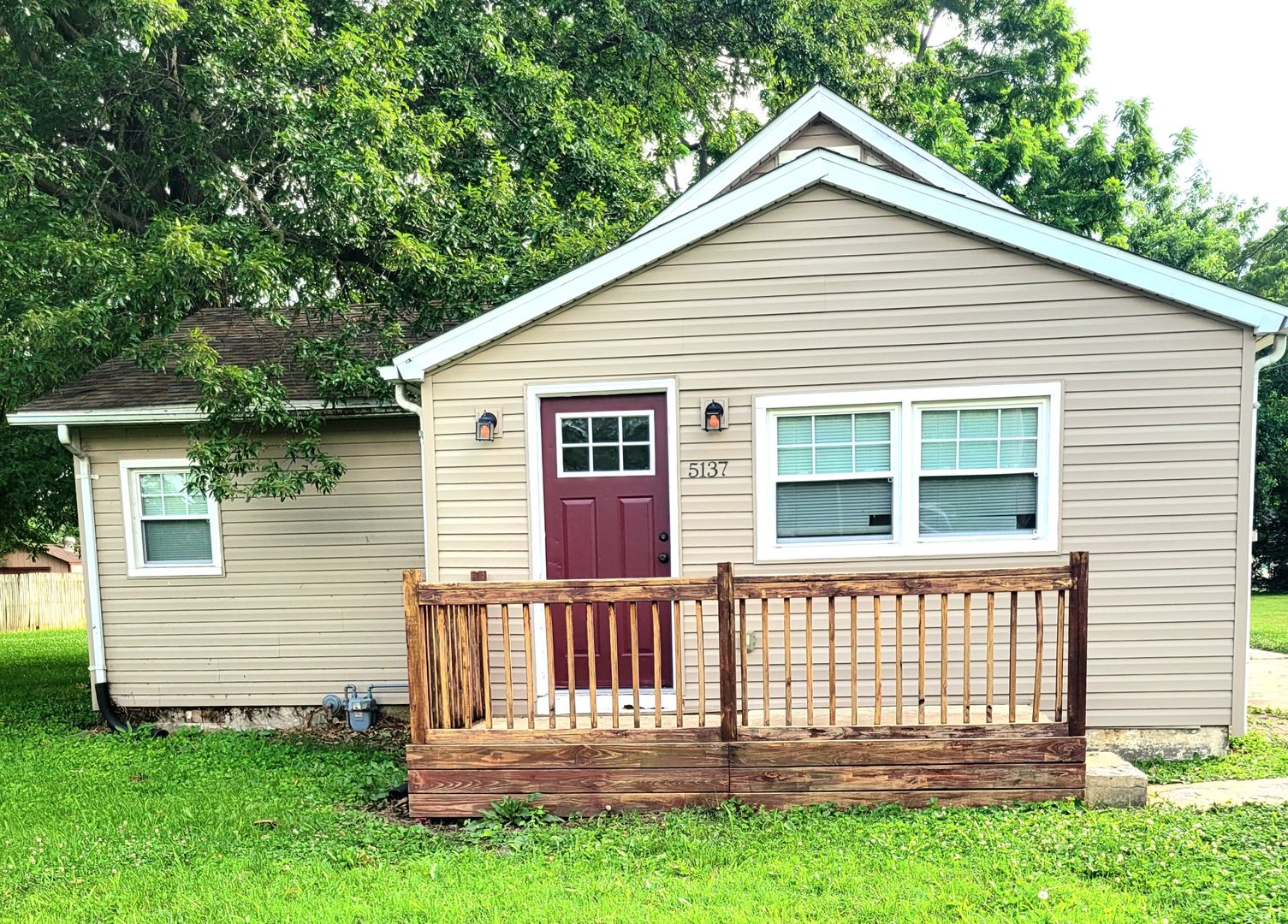 Granite City House: 5137 Lakeview Drive