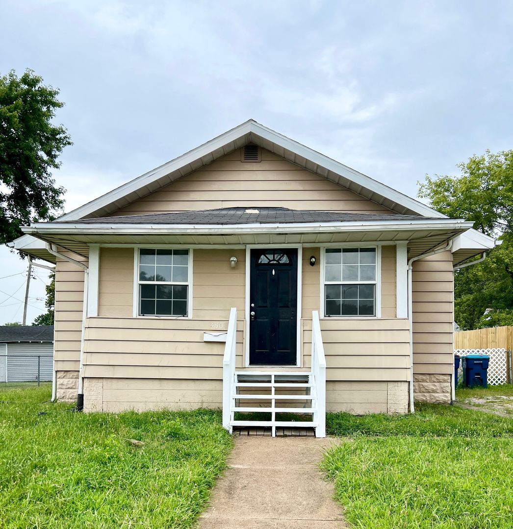 Wood River House: 450 Hamilton