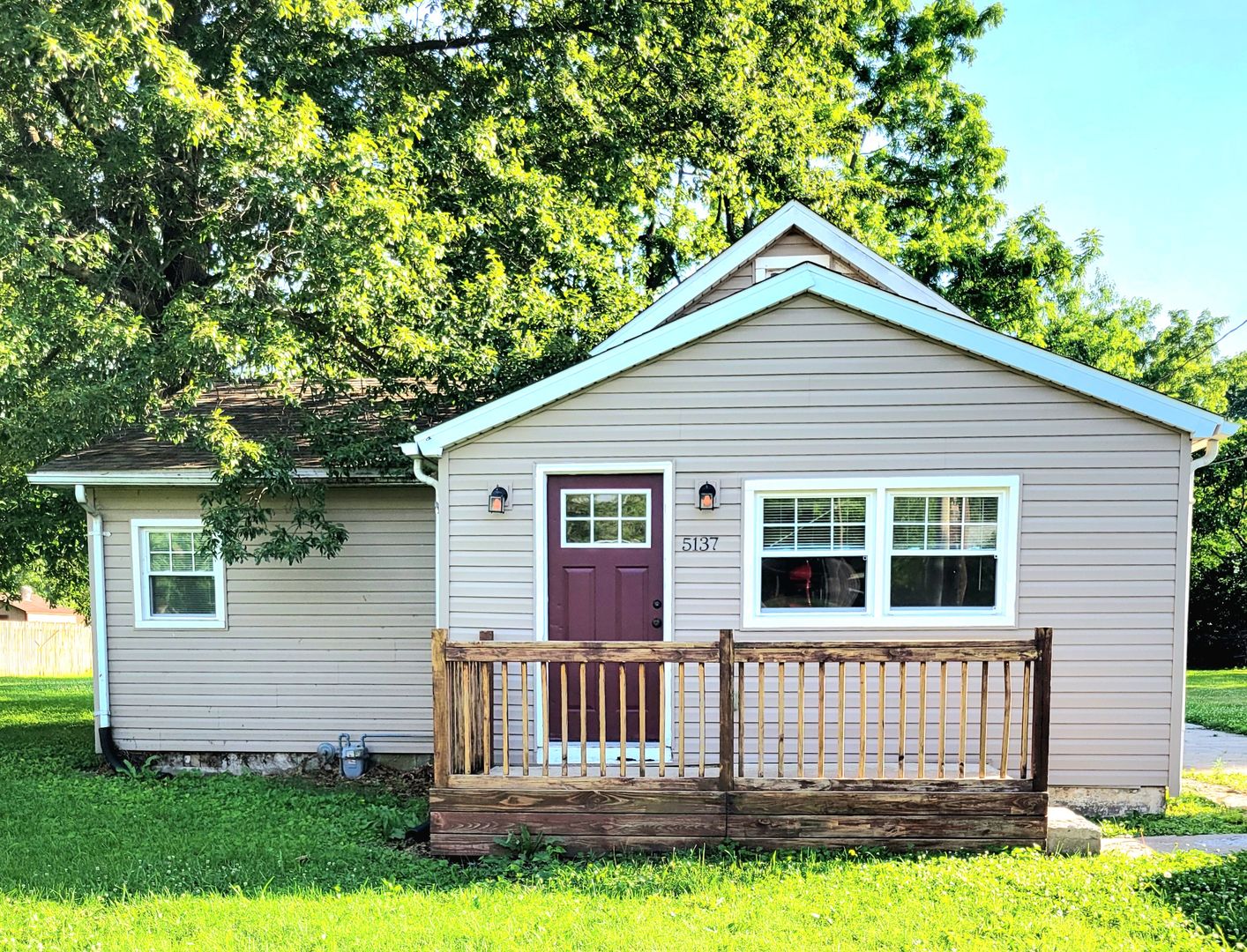 Granite City House: 5137 Lakeview Drive