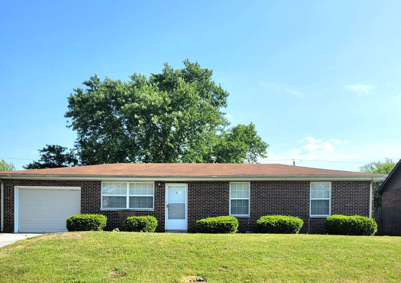 Pontoon Beach House: 6 Georgetown Dr.