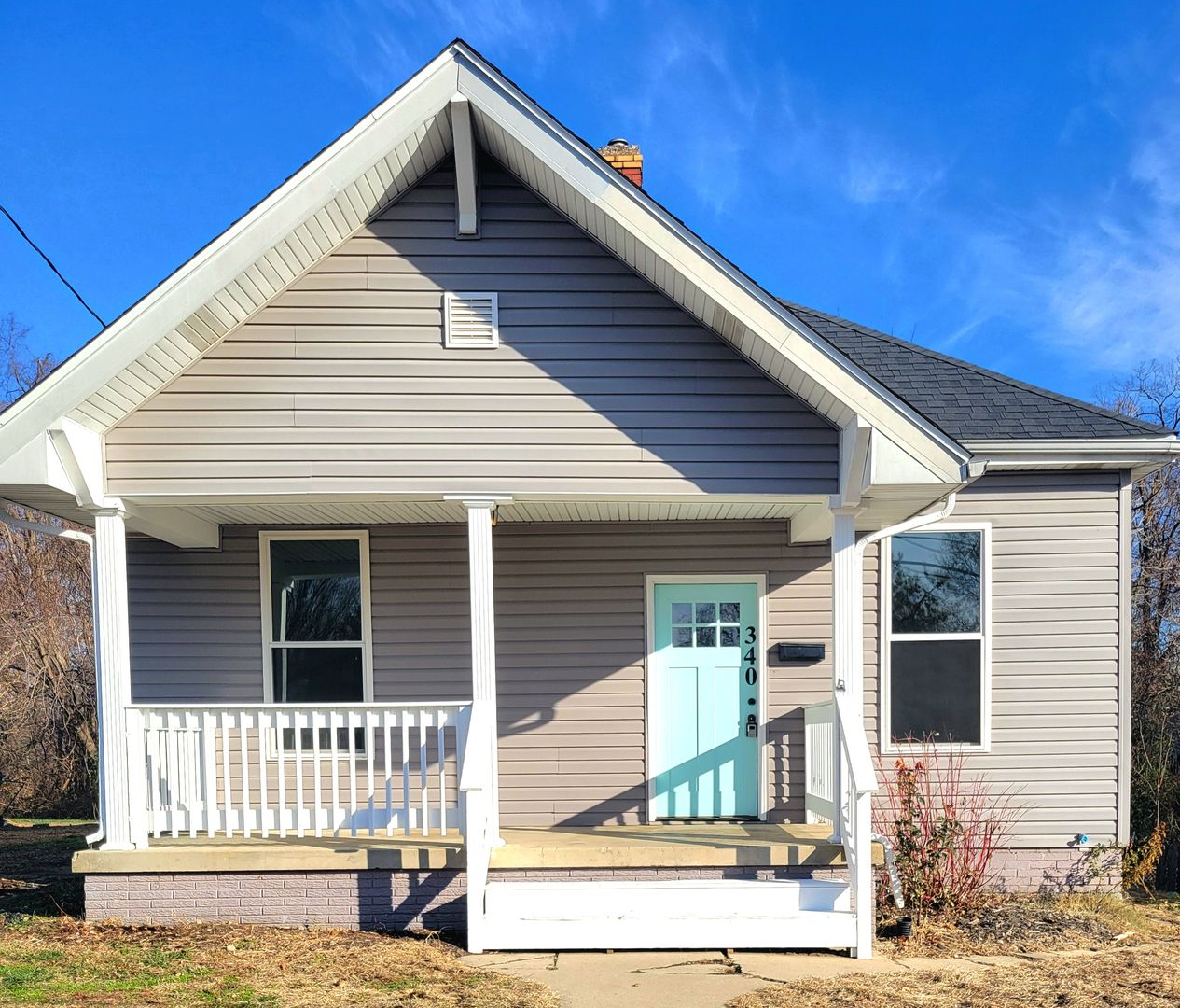 Collinsville House: 340 N Aurora